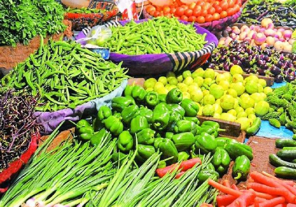 लॉकडाउन के बीच महंगी हुईं सब्जियां, आलू-टमाटर और प्याज के रेट में जबरदस्त उछाल, आने वाले दिनों में और बढ़ेंगे दाम