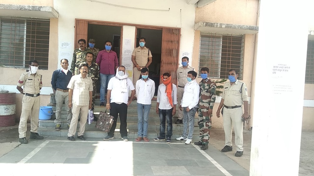 ५७ लीटर विदेशी शराब सहित पांच पकड़ाए