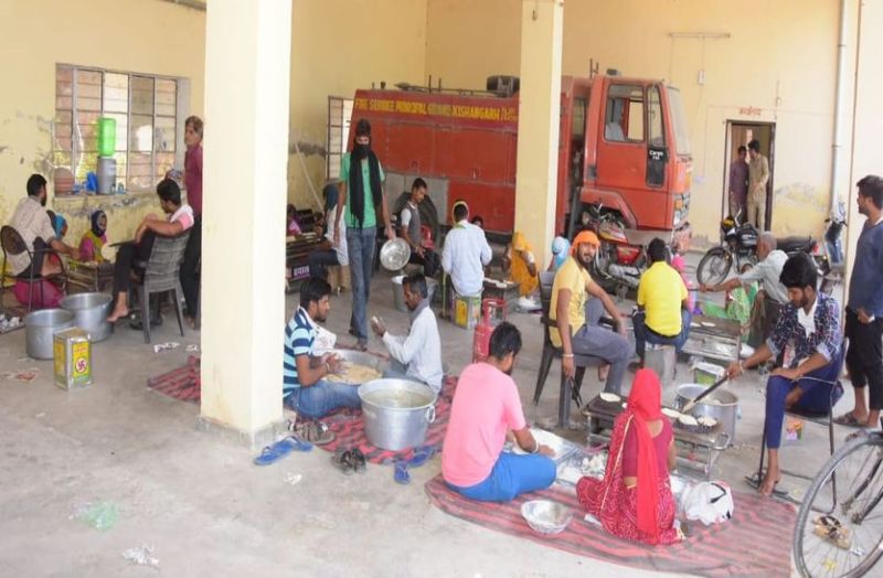 LOCKDOWN : 4000 भोजन के पैकेट वितरित