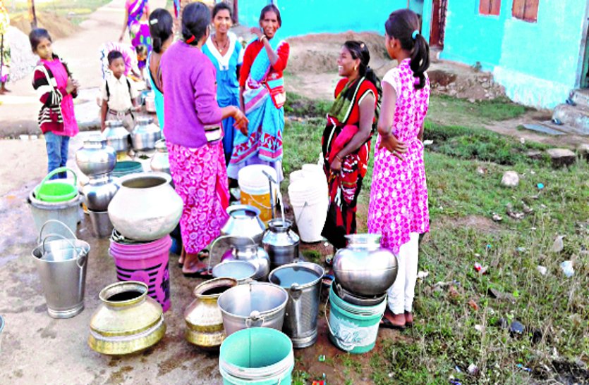 Women struggling with drinking water problems follow forgotten lockdown rules