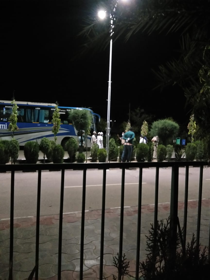 कोरोना संदिग्ध क्वारेंटाइन में एक—दूसरे से करते थे रोज दुआ—सलाम, शिफ्ट किया तो रात को बसों से उतर गए