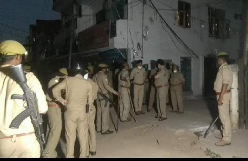 In Prayagraj, addicts opened fire on shopkeeper