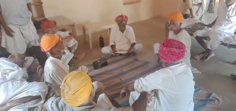 न बिजली न नेटवर्क रेडियो सुन रहे है , रामायण तो हमें भी देखनी है पर कैेसे?