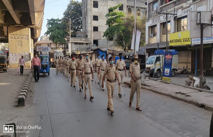 Maharashtra: कोरोना जांच के लिए खुद आगे आएं तब्लीगी, एसआरपीएफ के जवानों ने भिवंडी में किया रूट मार्च