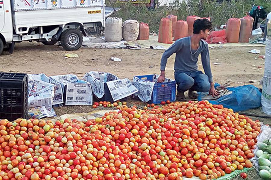 vegetable markets are facing shortage of tomato during lockdown