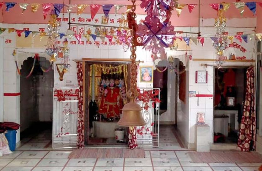 Corona Effect ... .घरों में मनाई हनुमान जयंती, मंदिरों में नहीं दिखे श्रद्धालु