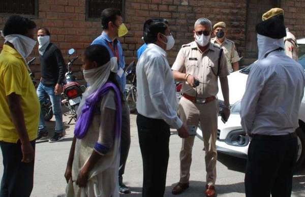 लोगो को नही सोशियल डिस्टेंट की समझ का भय