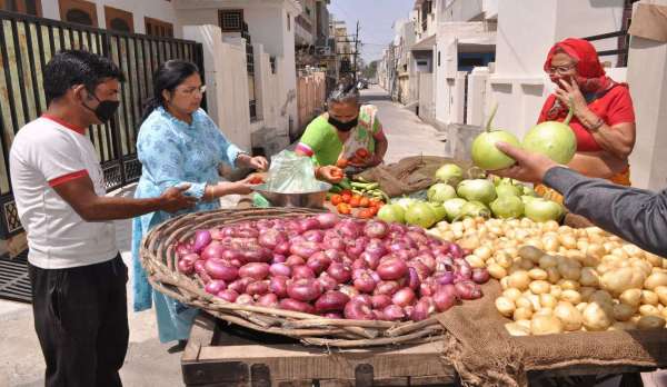 श्रीगंगानगर.लॉक डाउन में पसरा रहा सन्नाटा, पासधारी व जरुरी कार्यों को जाने वाले ही दिखे बाहर........देखें खास तस्वीरें