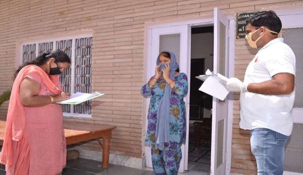 श्रीगंगानगर.लॉक डाउन में पसरा रहा सन्नाटा, पासधारी व जरुरी कार्यों को जाने वाले ही दिखे बाहर........देखें खास तस्वीरें