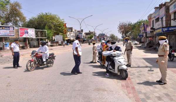 श्रीगंगानगर.लॉक डाउन में पसरा रहा सन्नाटा, पासधारी व जरुरी कार्यों को जाने वाले ही दिखे बाहर........देखें खास तस्वीरें
