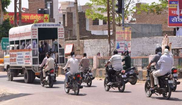 श्रीगंगानगर.लॉक डाउन में पसरा रहा सन्नाटा, पासधारी व जरुरी कार्यों को जाने वाले ही दिखे बाहर........देखें खास तस्वीरें