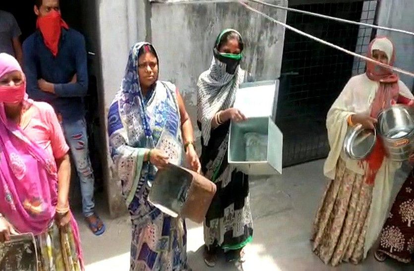 Workers have food crisis in bhilwara
