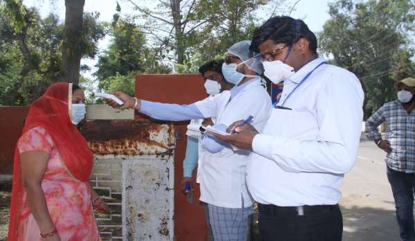 श्रीगंगानगर.लॉक डाउन में पसरा रहा सन्नाटा, पासधारी व जरुरी कार्यों को जाने वाले ही दिखे बाहर........देखें खास तस्वीरें