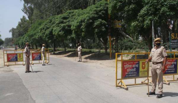 श्रीगंगानगर.लॉक डाउन में पसरा रहा सन्नाटा, पासधारी व जरुरी कार्यों को जाने वाले ही दिखे बाहर........देखें खास तस्वीरें