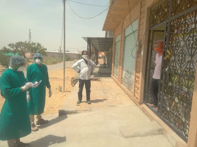 कोरोना पॉजिटिव के बाद सक्रिय हुए ग्रामीण, कहीं रास्ते बंद तो कहीं सेनेटाइजर पर जोर