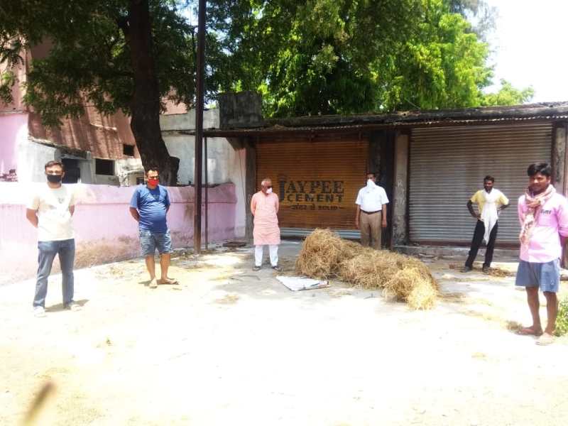 मूक जानवरों के लिए भोजन और चारा की सुविधा