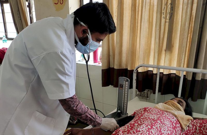 बांसवाड़ा : वागड़ का लाल भीलवाड़ा में दे रहा चिकित्सा सेवा