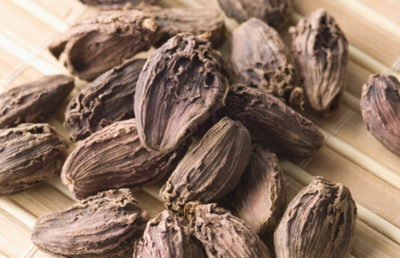 black_cardamoms.png
