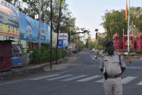 बस-टैक्सियों के पहिए थमे तो ड्राइवर-कंडक्टर के हाथ भी तंग