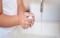 COVID-19:  छोटे बच्चों के हाथ धोने के लिए लिक्विड सोप सबसे बेहतर, सैनेटाइजर लगाने से बचें