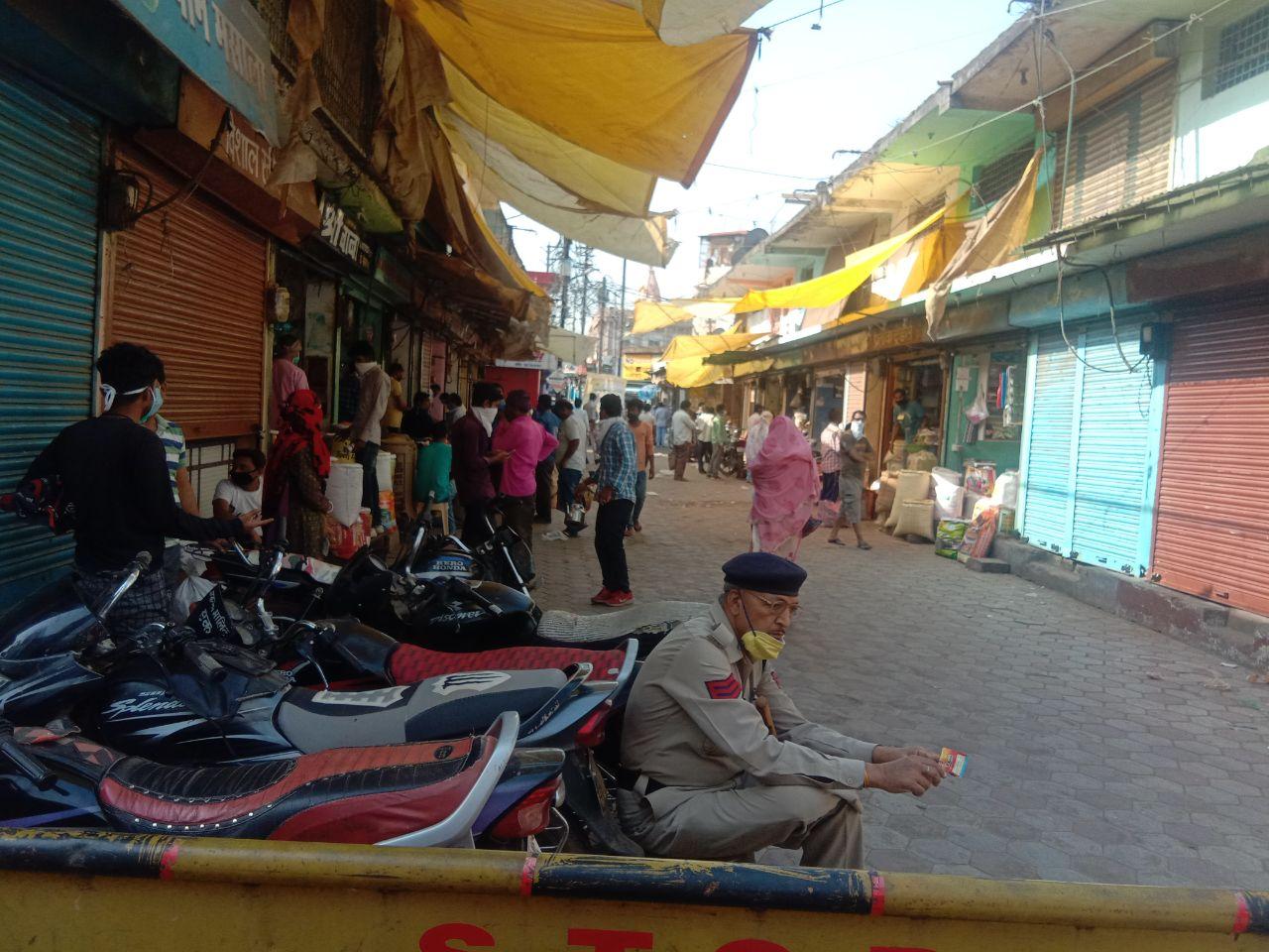 Social distancing is not being followed in Katni city
