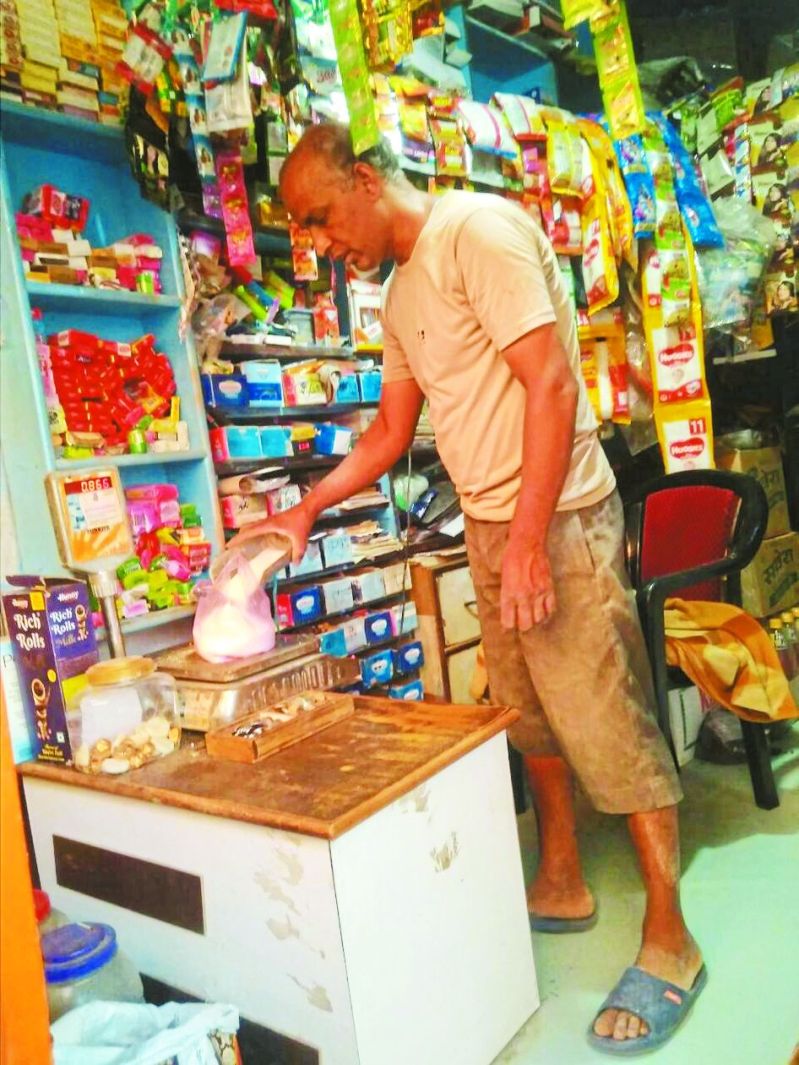 इस संकट में छोटे दुकानदार बने आम अवाम के साथी