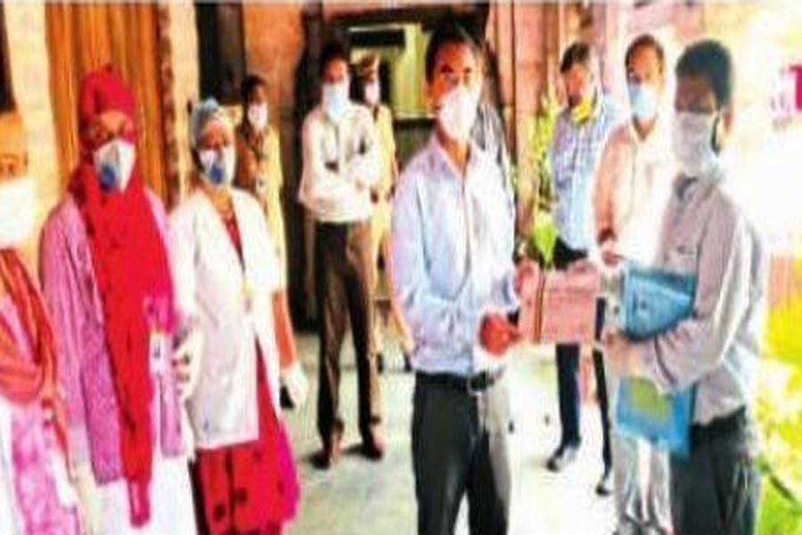 jodhpur collector honored medical staff for giving services