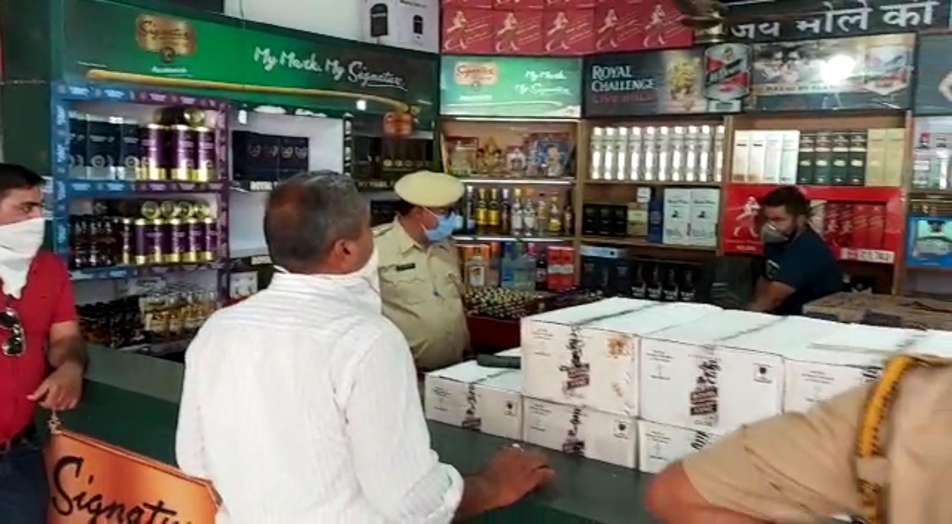 लॉकडाउन के पहले ठेकेदार ने उठाया था बीस लाख का माल
