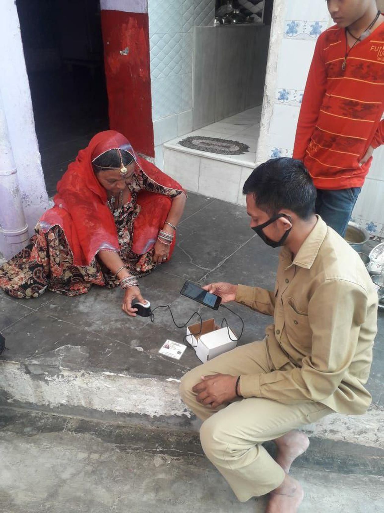 जोधपुर में लॉक डाउन में डाकियों ने घर-घर पहुंचाए 20 लाख रुपए