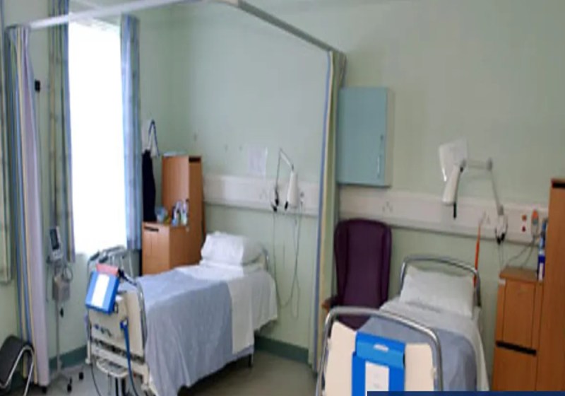 आगरा में लगातार बढ़ रहे कोरोना के मामलों ने प्रशासन के लिए बढ़ाई परेशानी, क्वारन्टीन सेंटर्स के लिए चादर व गद्दे जुटाना हुआ मुश्किल