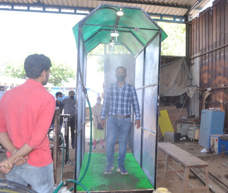 मात्र 25 हजार रुपए में कैसे बना दी ऑटोमैटिक फुल सेनेट्राइजर मशीन पढ़े.....