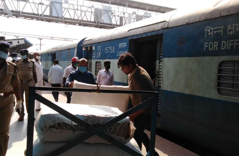 लॉक डाउन में गोरखपुर से काठगोदाम के बीच चलेगी विशेष पार्सल ट्रेन, जानिए किन स्टेशन पर रहेगा ठहराव
