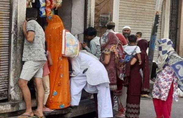 लोग मानते ही नही बार-बार तोड़ रहे सोशियल डिस्टेंट