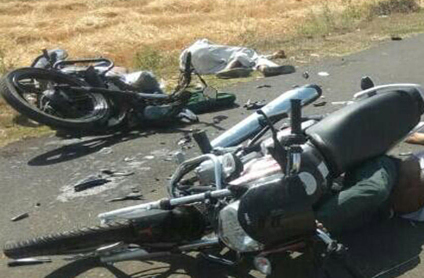 Clash between bikes, both drivers died at the scene