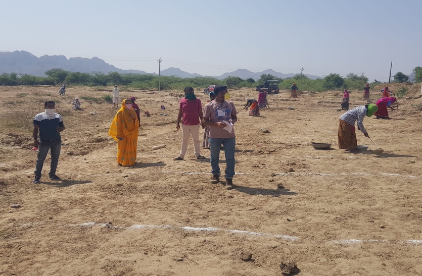 Work started in Jubileeganj, Manadar under MNREGA