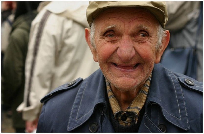 स्पेनिश फ्लू और विश्वयुद्ध से बचने वाले बुजुर्ग का कोरोना भी कुछ नहीं बिगाड़ पाया