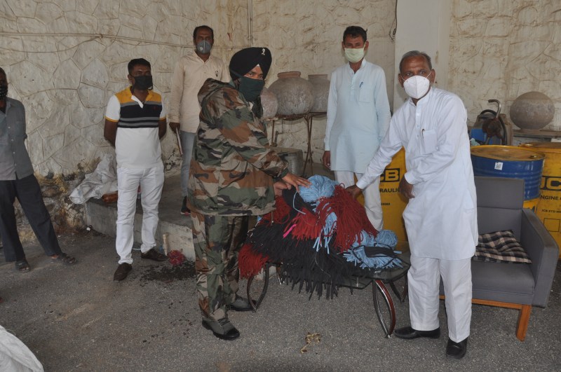 Distributed 30 thousand masks in city