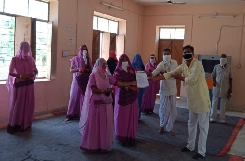 कैलाशनगर में सामाजिक दूरी बनाकर कर्मवीरों का स्वागत, खिले चेहरे