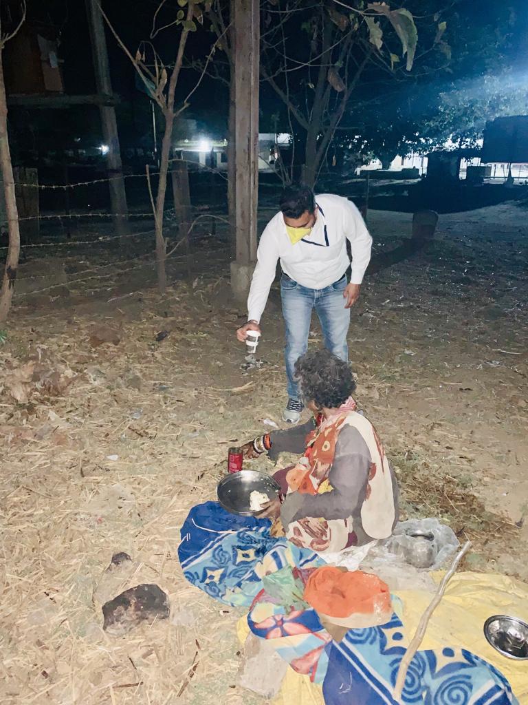 Akshaypatra's team helping the needy while also serving in the lockdown