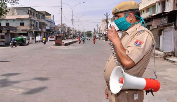 श्रीगंगानगर....लॉकडाउन, निरीक्षण के दौरान मास्क लगाने व घरों में रहने की दी हिदायत........देखें खास तस्वीरें