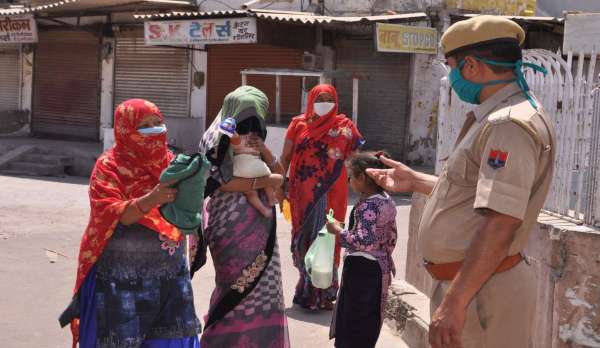 श्रीगंगानगर....लॉकडाउन, निरीक्षण के दौरान मास्क लगाने व घरों में रहने की दी हिदायत........देखें खास तस्वीरें