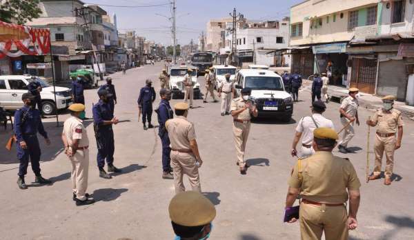 श्रीगंगानगर....लॉकडाउन, निरीक्षण के दौरान मास्क लगाने व घरों में रहने की दी हिदायत........देखें खास तस्वीरें