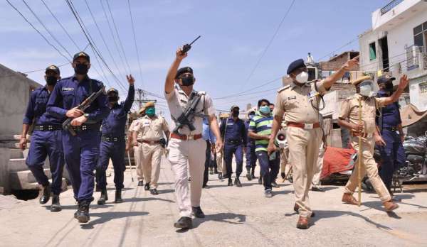 श्रीगंगानगर....लॉकडाउन, निरीक्षण के दौरान मास्क लगाने व घरों में रहने की दी हिदायत........देखें खास तस्वीरें
