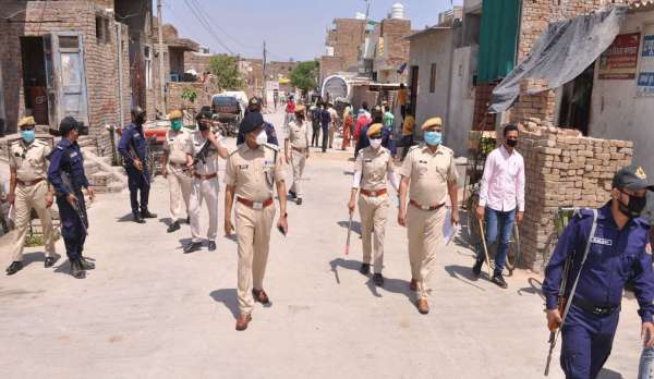 श्रीगंगानगर....लॉकडाउन, निरीक्षण के दौरान मास्क लगाने व घरों में रहने की दी हिदायत........देखें खास तस्वीरें