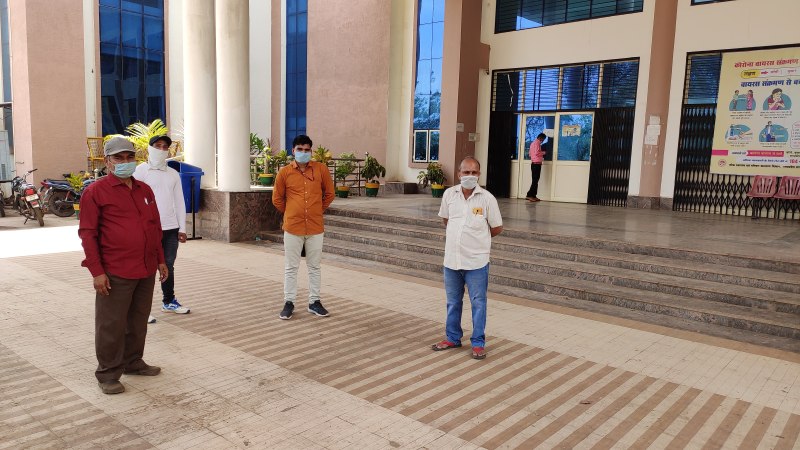 कोई पत्नी-बच्चे के लिए अनुमति मांगने पहुंचा, तो किसी ने कहा-मुझे करनी है शादी, समारोह करने दी जाए मंजूरी