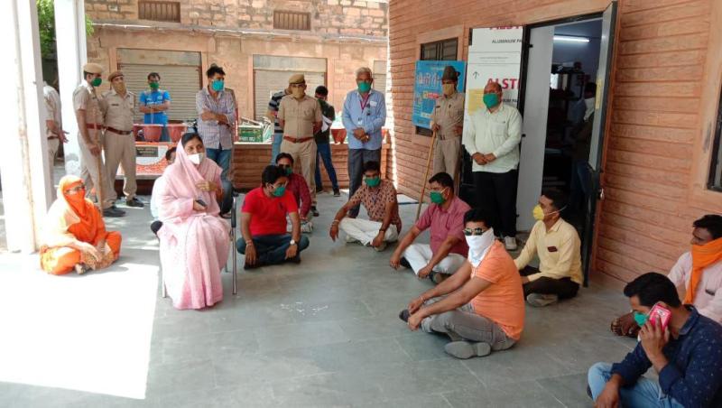 Case of lock down violation filed against 16 including BJP district president