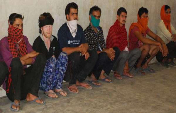 जम्मू से आए तो थे पेट की आग बुझाने,गोदाम में फंसकर रह गए