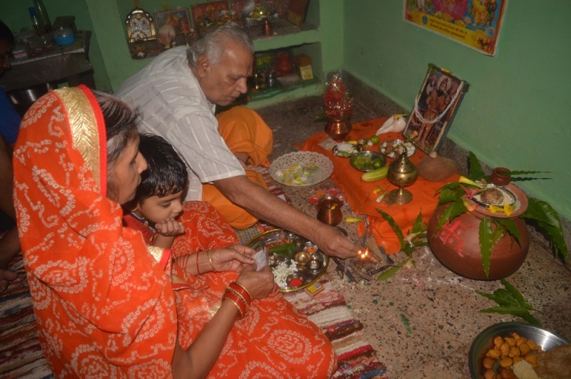 अक्षय तृतीया पर की गई नए घड़ा (कलशा)े की पूजा