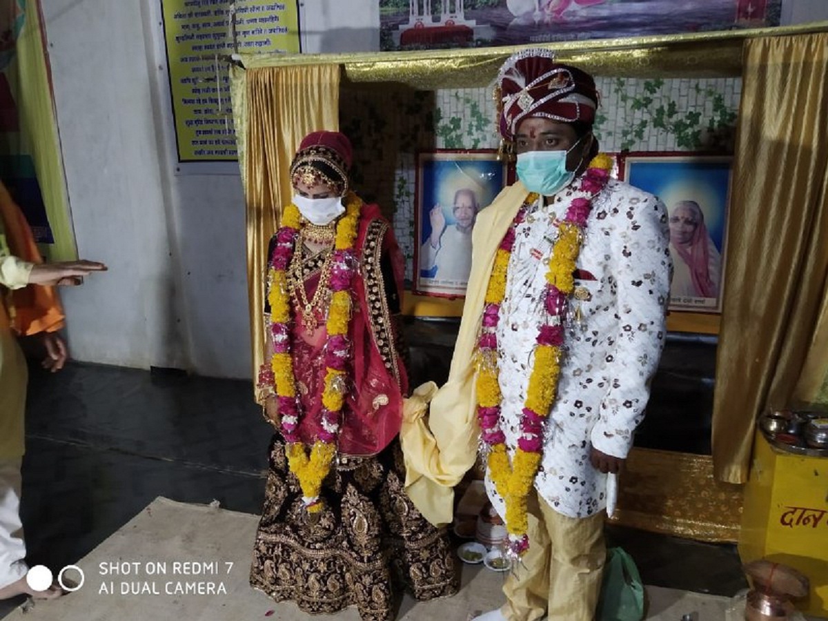 लॉकडाउन के बीच विजयपुर की दुल्हन और श्योपुर के दूल्हे ने लिए फेरे