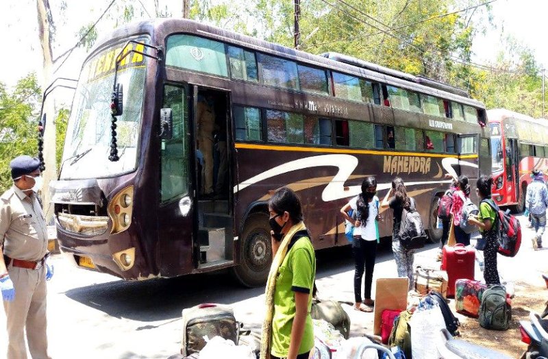 कड़ी सुरक्षा के बीच कोटा से दुर्ग पहुंचे 478 स्टूडेंट, चार डॉक्टर सहित 24 टीम को सौंपा रैपिड किट से जांच का जिम्मा